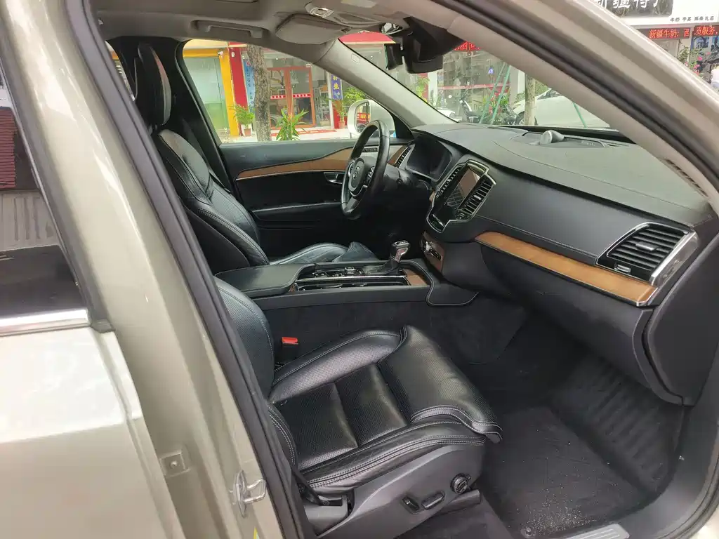 Volvo XC90 — миниатюра 12