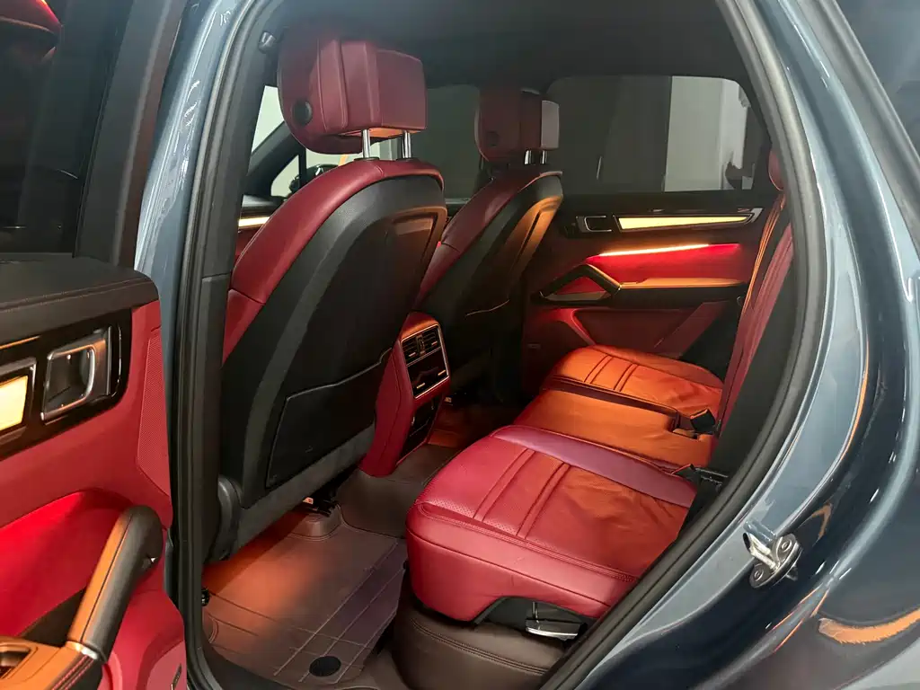 Porsche Cayenne — миниатюра 7