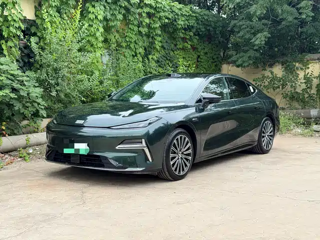 2025 Geely Galaxy Xingyao 8