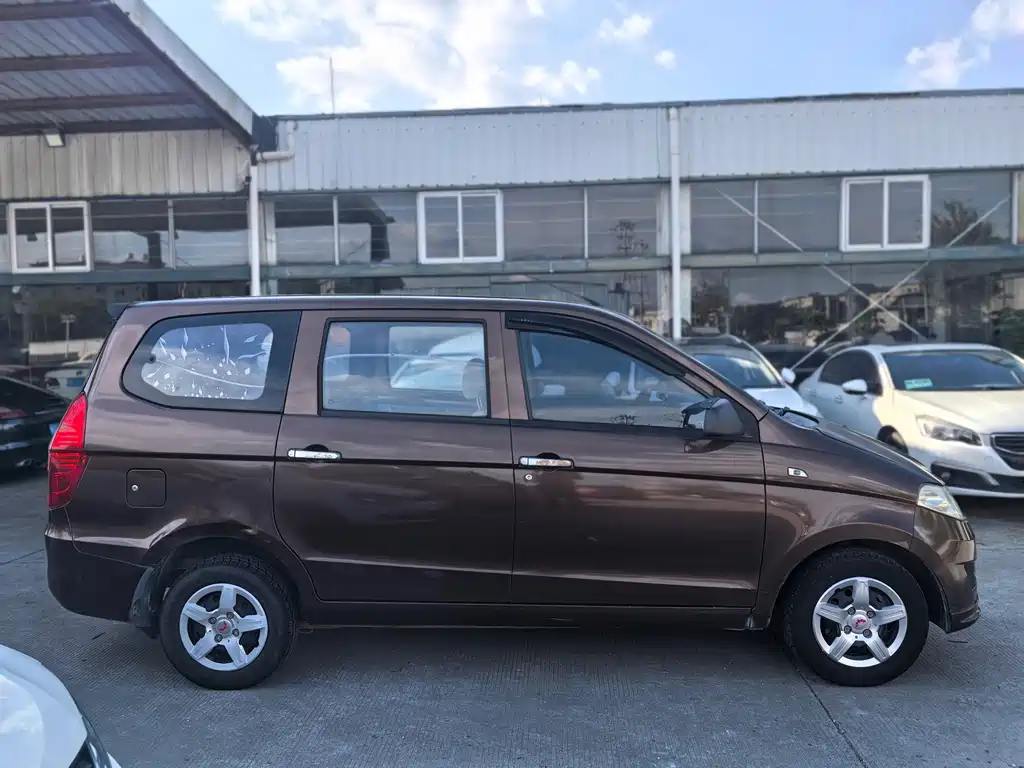 Wuling Hongguang — миниатюра 2