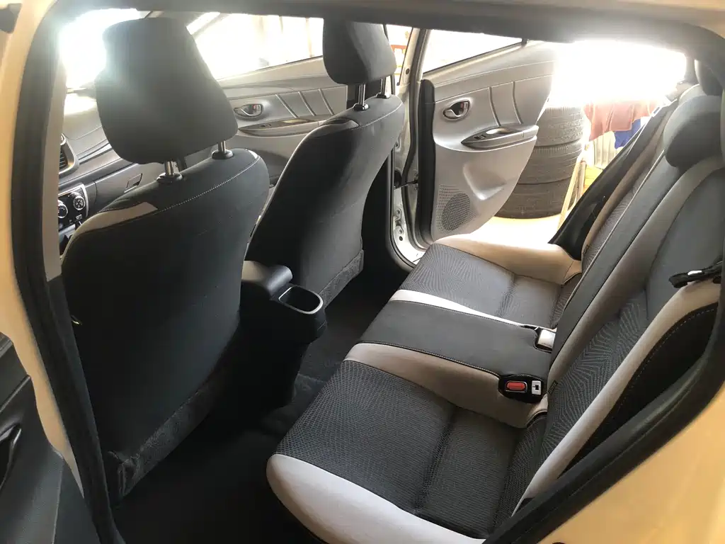 Toyota Yaris L — миниатюра 7