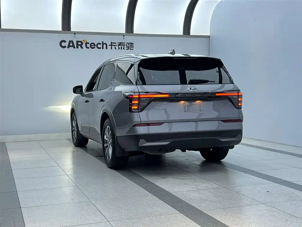 Ford Edge 2023 L 2.0T EcoBoost мест Luxury