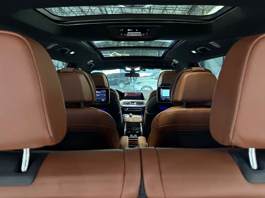 BMW X7 — миниатюра 23