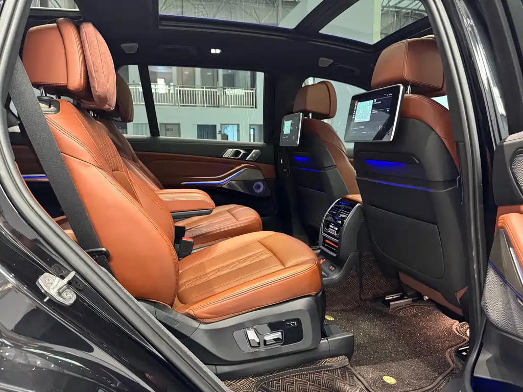 BMW X7 — миниатюра 24