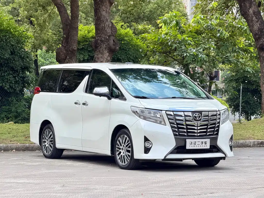 Toyota Alphard — миниатюра 3