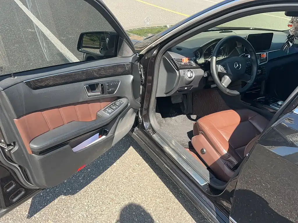 Mercedes-Benz E-Class — миниатюра 13