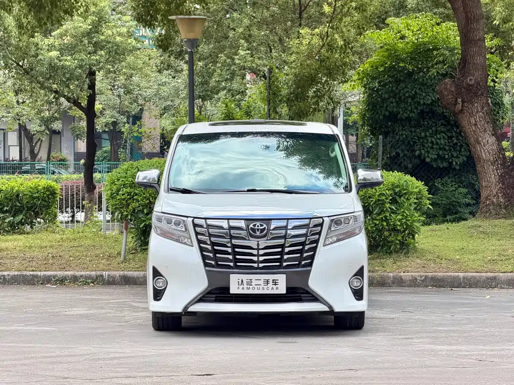 Toyota Alphard — миниатюра 2