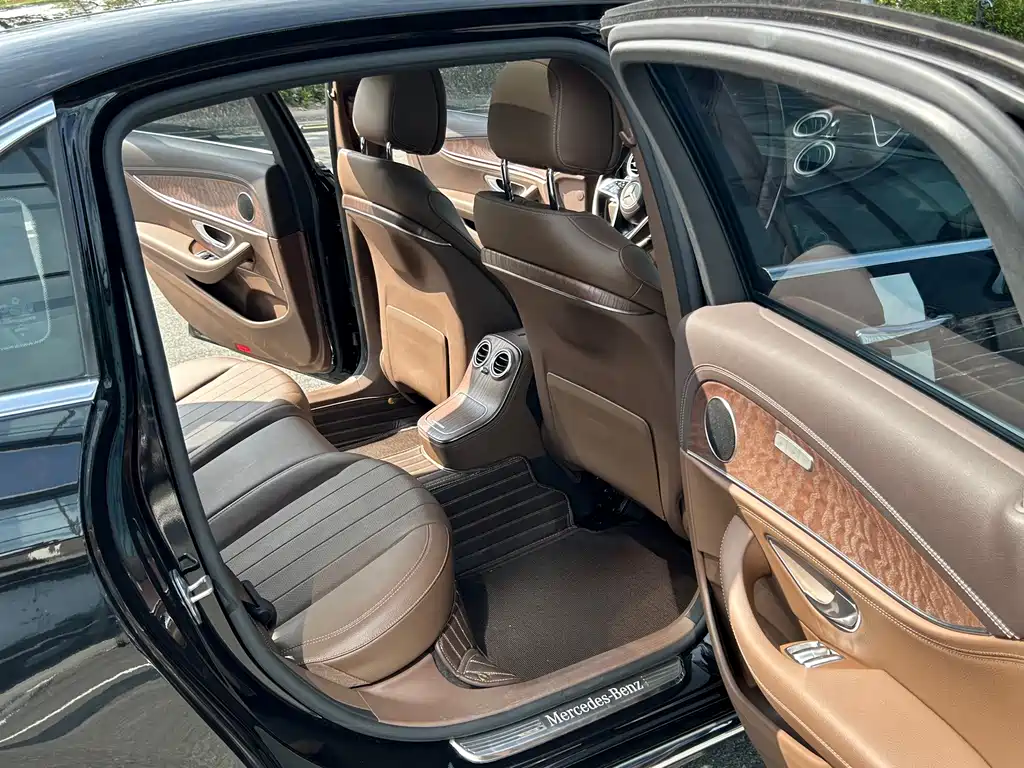 Mercedes-Benz E-Class — миниатюра 7