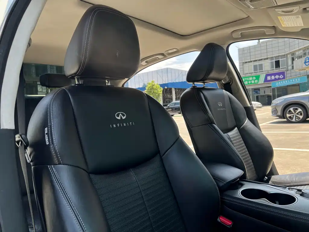 Infiniti Q50 2014 3.7L Luxury Sport