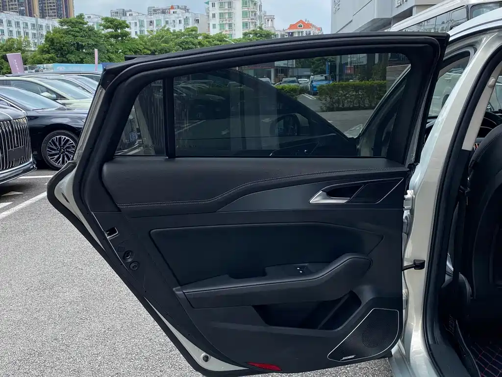 Hongqi Hongqi H5 — миниатюра 10