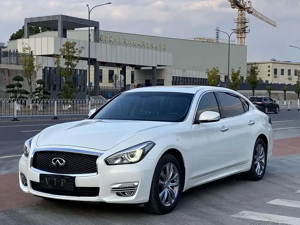 Infiniti Q70 2018