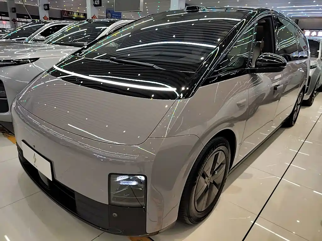 Li Auto Li MEGA — миниатюра 2