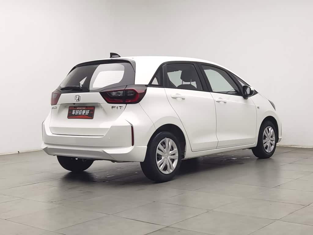Honda Fit 1.5 л 2022 г. Белый, пробег 44000 км