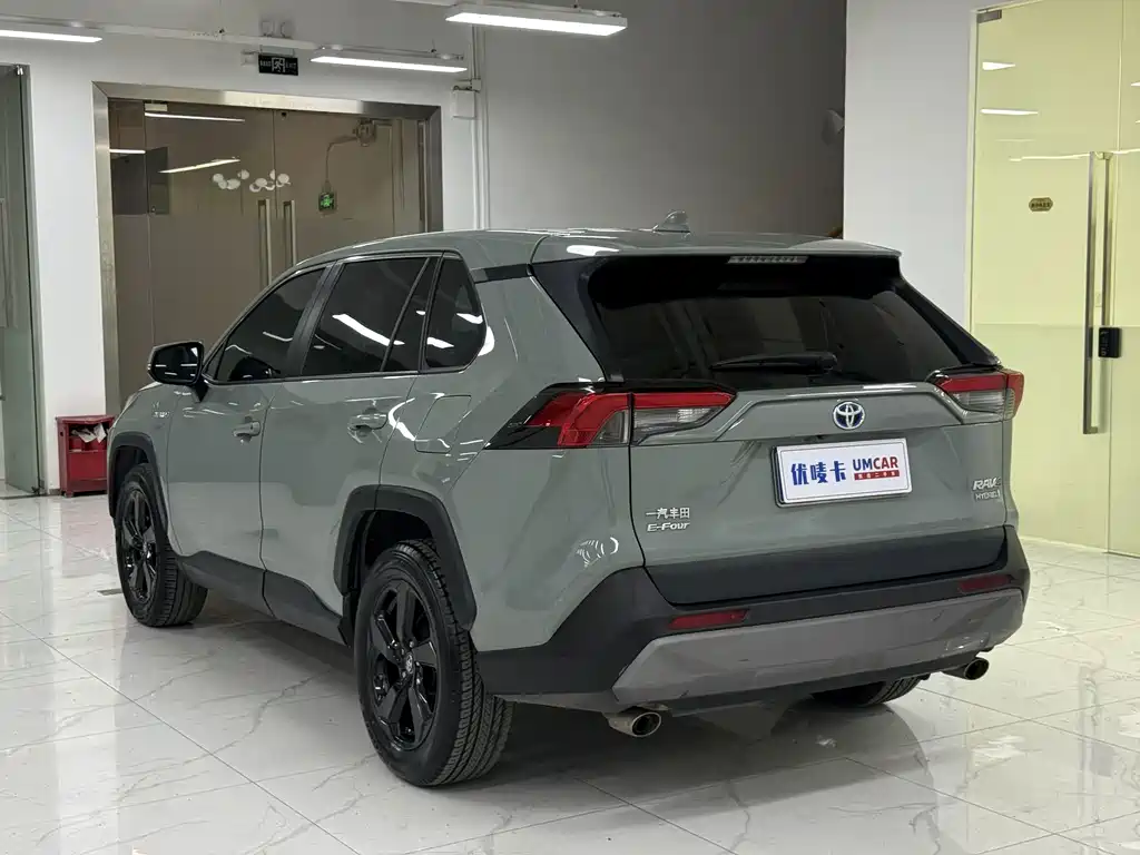 Toyota RAV4 — миниатюра 4