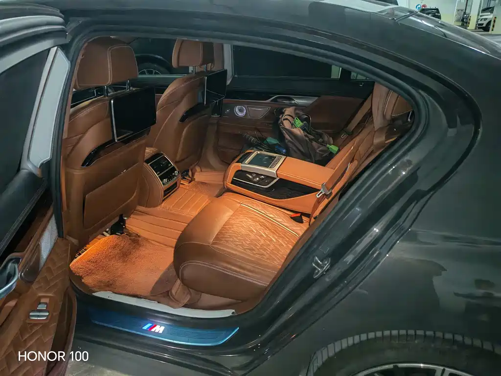 BMW 7 Series — миниатюра 6