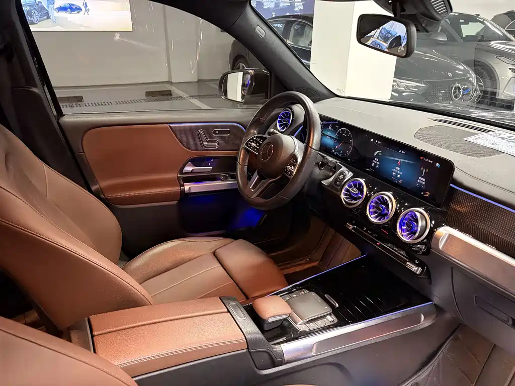 Mercedes-Benz GLB — миниатюра 16