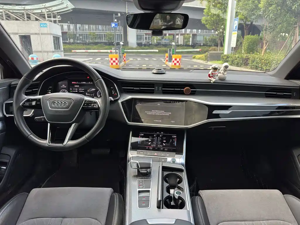 Audi A6L New Energy — миниатюра 12