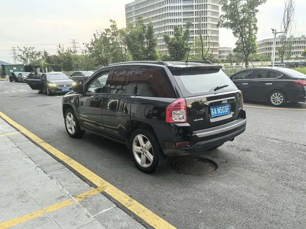 Jeep Compass (Import) — миниатюра 7