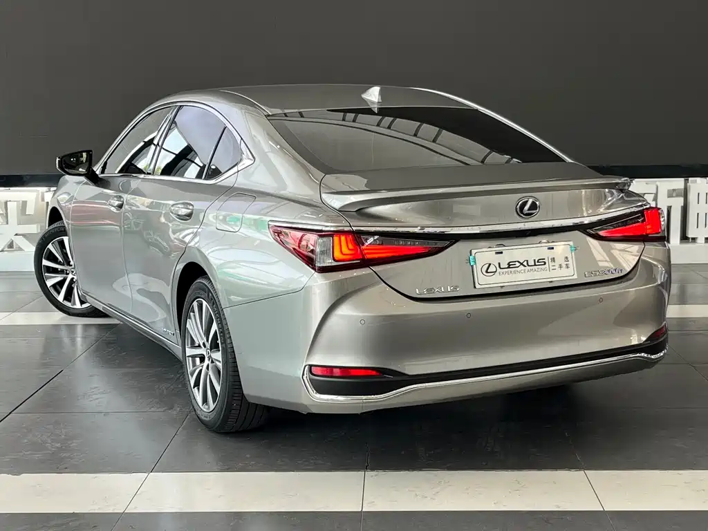 Lexus ES — миниатюра 6