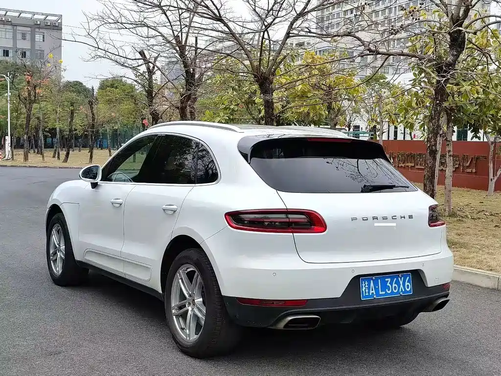 Porsche Macan — миниатюра 9