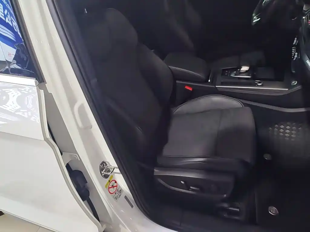 Audi Q5L Sportback — миниатюра 25