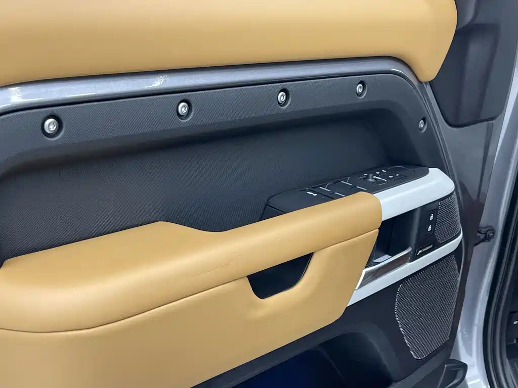 Land Rover Defender — миниатюра 16
