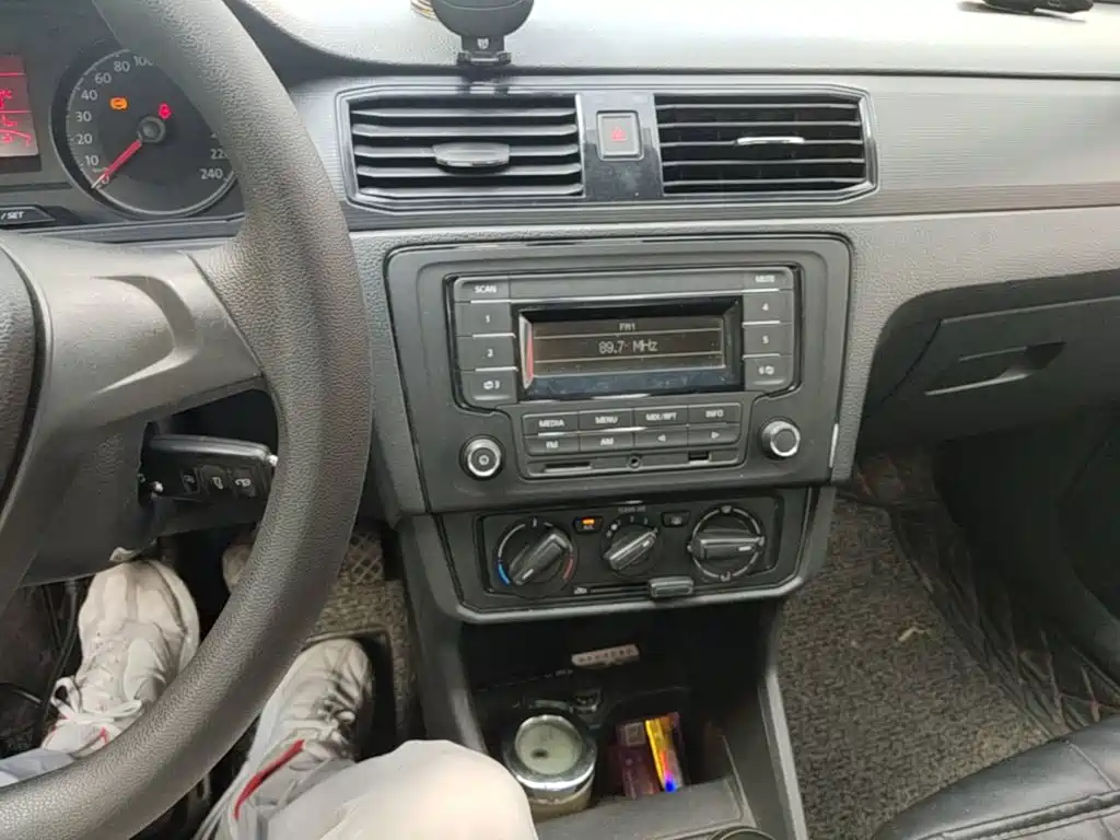 Volkswagen Santana — миниатюра 13