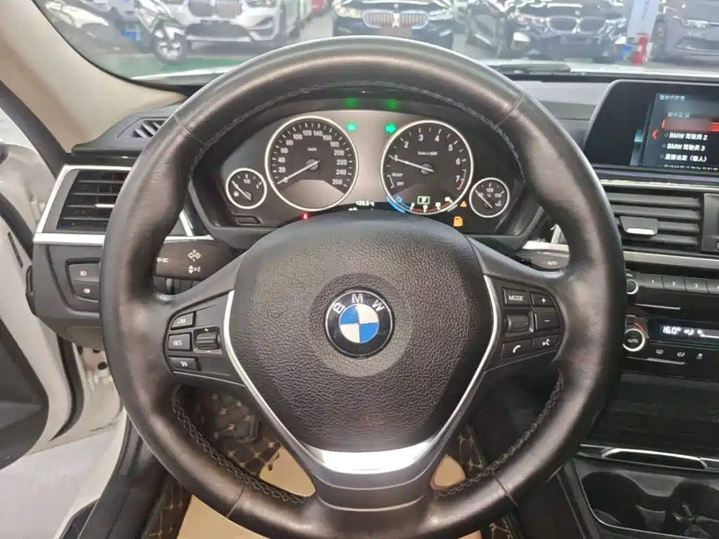 BMW 3 Series — миниатюра 11