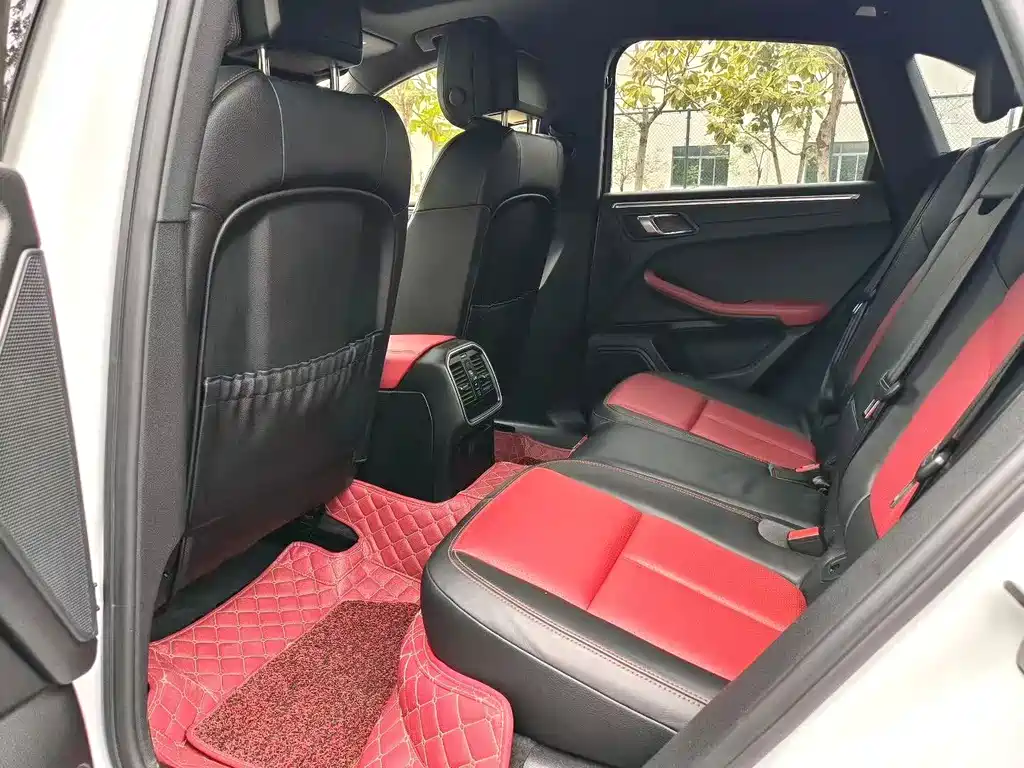 Porsche Macan — миниатюра 5