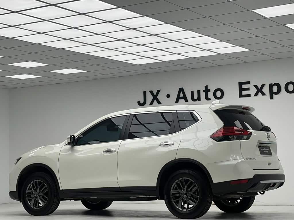 Nissan X-Trail 2.0 л 2025 г. Белый, пробег 2000 км