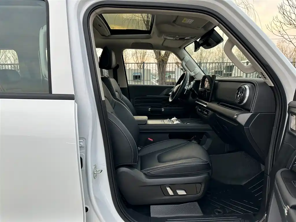 TANK TANK 300 NEW ENERGY