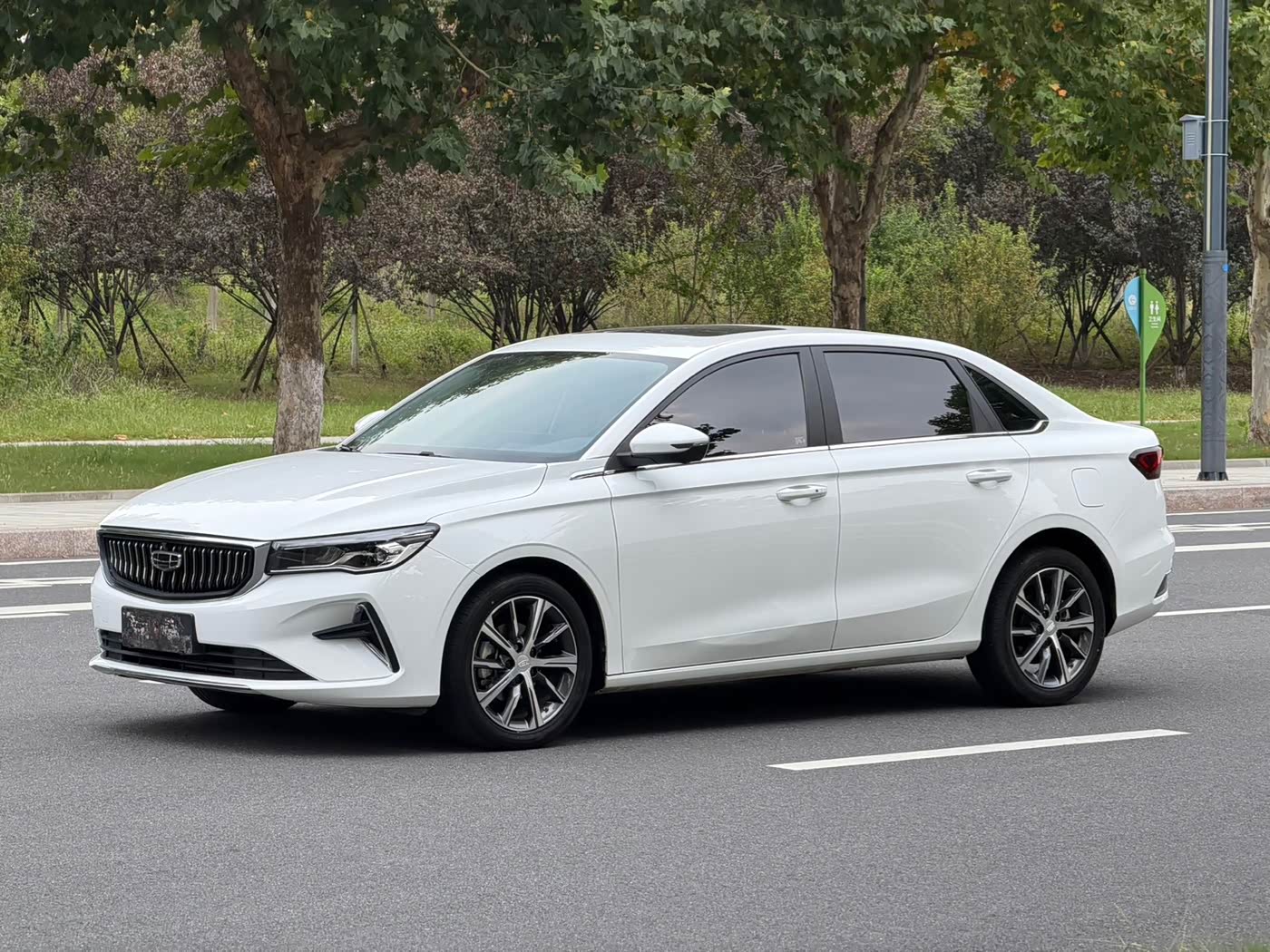 Geely Emgrand 1.5 л 2024 г. Белый, пробег 20000 км
