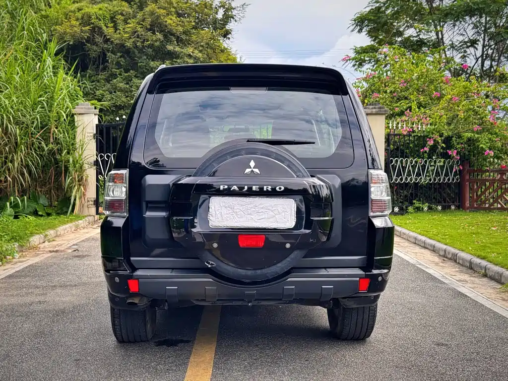 Mitsubishi Pajero (Import) — миниатюра 28