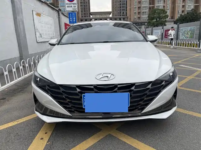 HYUNDAI ELANTRA