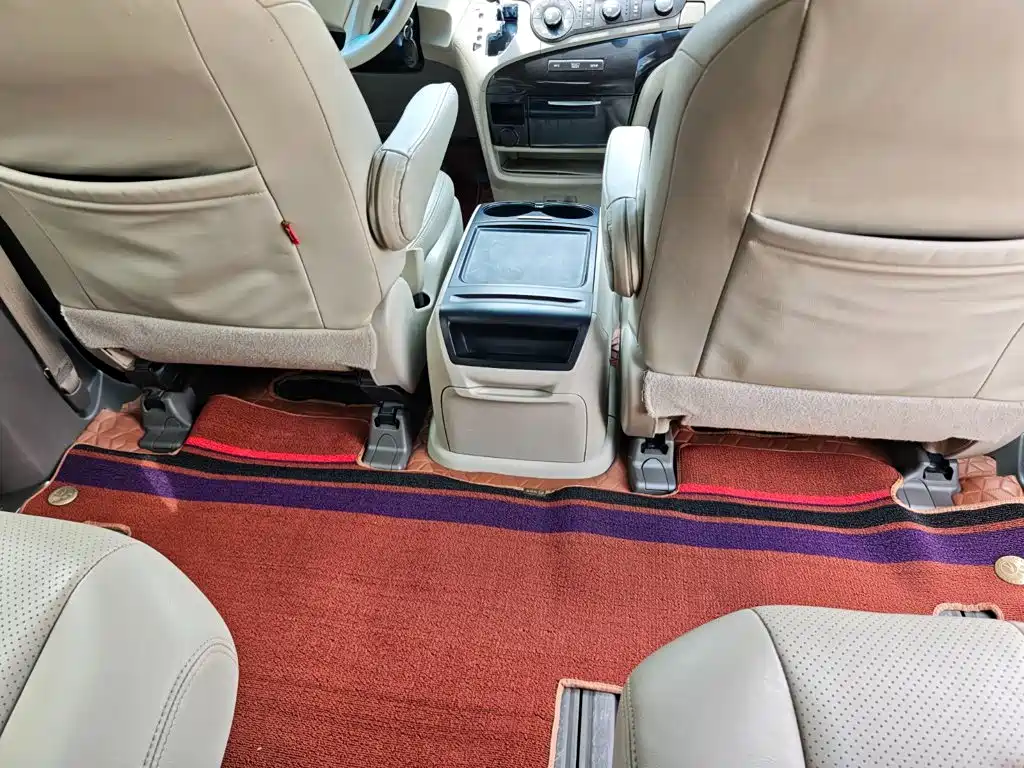 Toyota Sienna — миниатюра 25