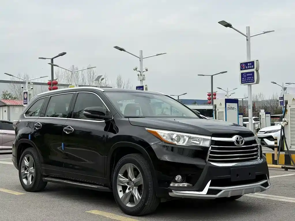 TOYOTA HIGHLANDER