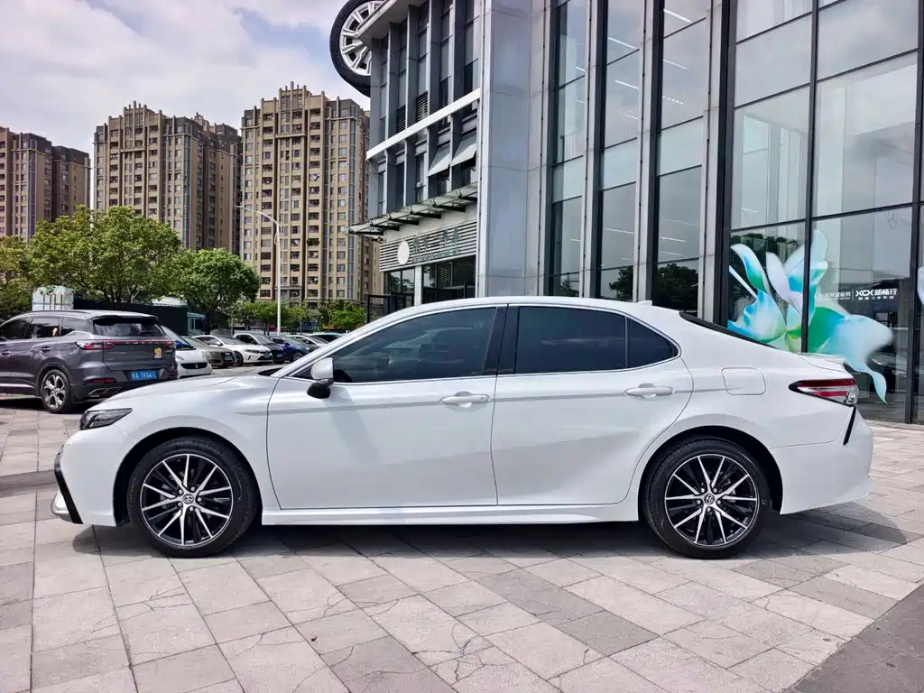 Toyota Camry — миниатюра 3