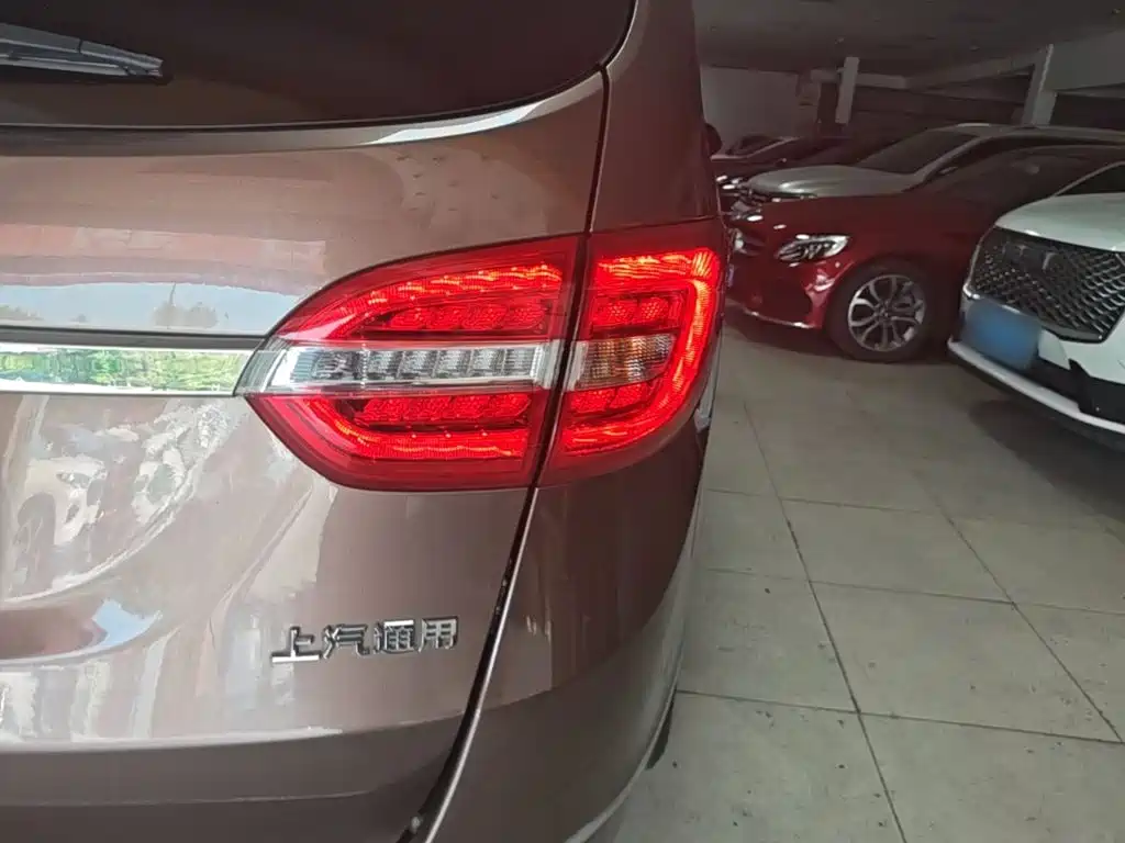 Buick GL8 — миниатюра 8