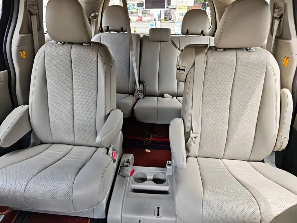 Toyota Sienna — миниатюра 22