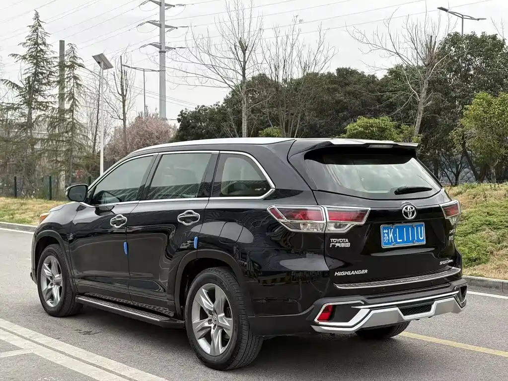 TOYOTA HIGHLANDER