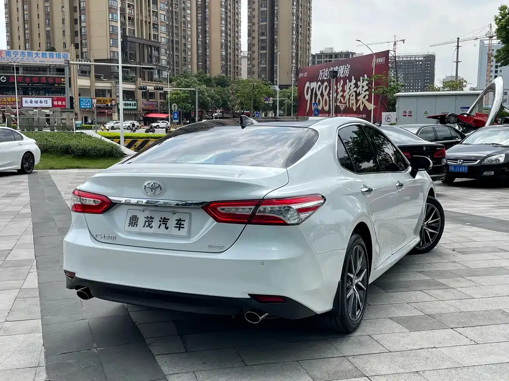 Toyota Camry — миниатюра 7