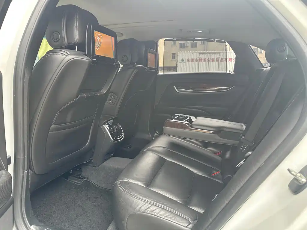 Cadillac XTS — миниатюра 6