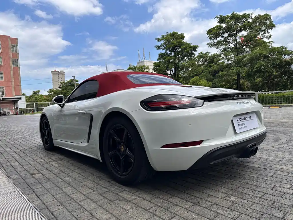 PORSCHE 718