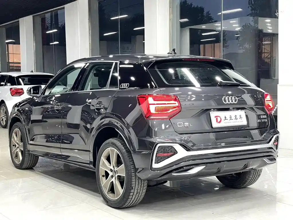 Audi Q2L 2022 35 TFSI Fashion