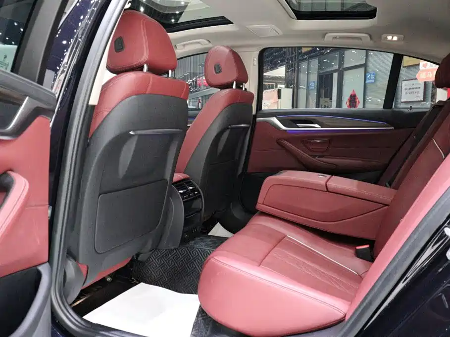 BMW 5 Series — миниатюра 7