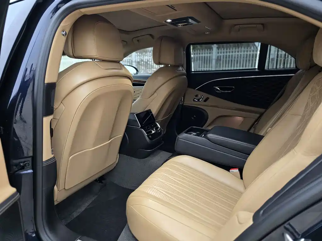 Bentley Flying Spur — миниатюра 7