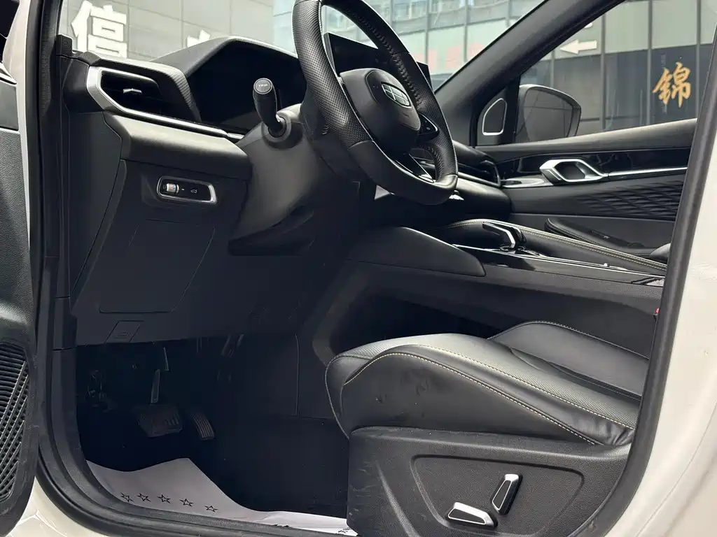 Geely Binyue — миниатюра 4