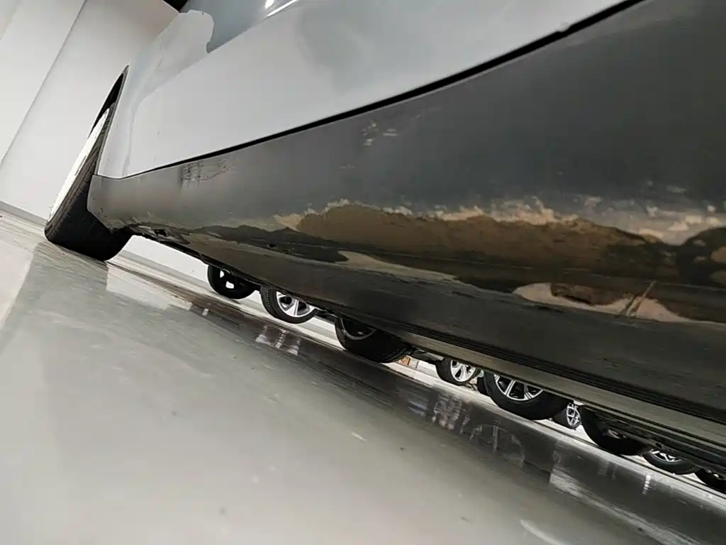 Tesla Model Y — миниатюра 21