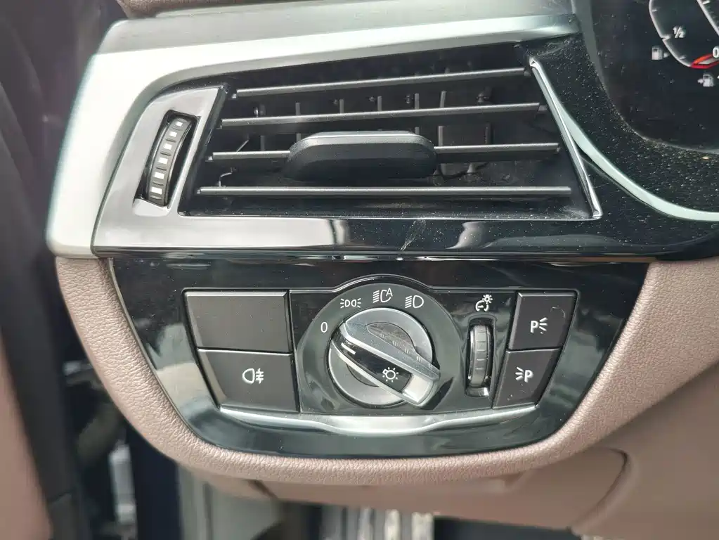 BMW 5 Series — миниатюра 26