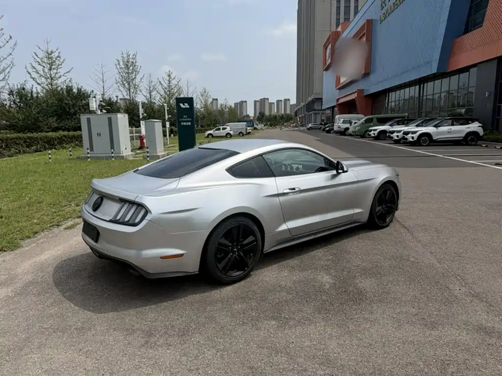 Ford Mustang — миниатюра 4